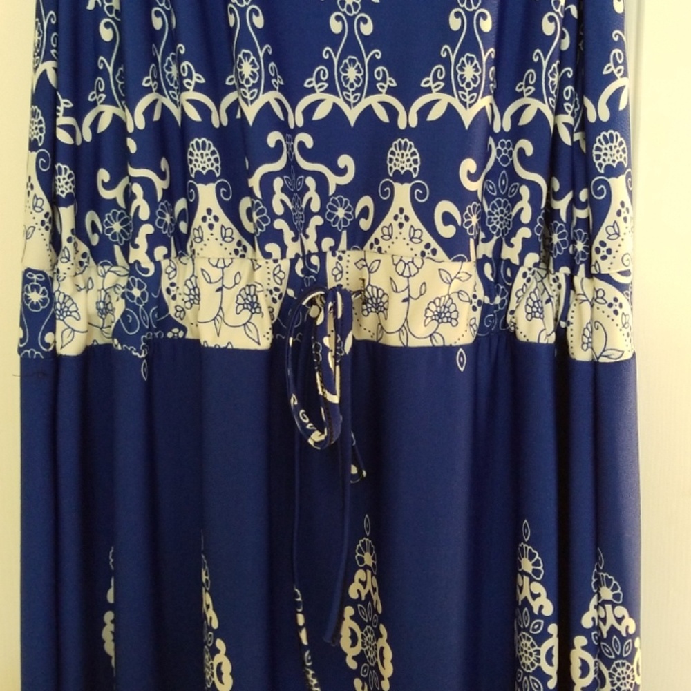 Dress - Picture 3 of 3